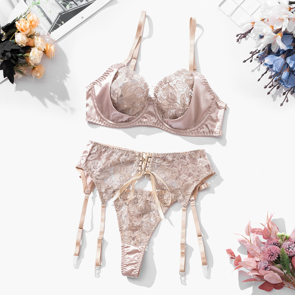 Sexy Lingerie Set with Ribbon Splicing and Flower Embroidery - Suspender Bra Suit