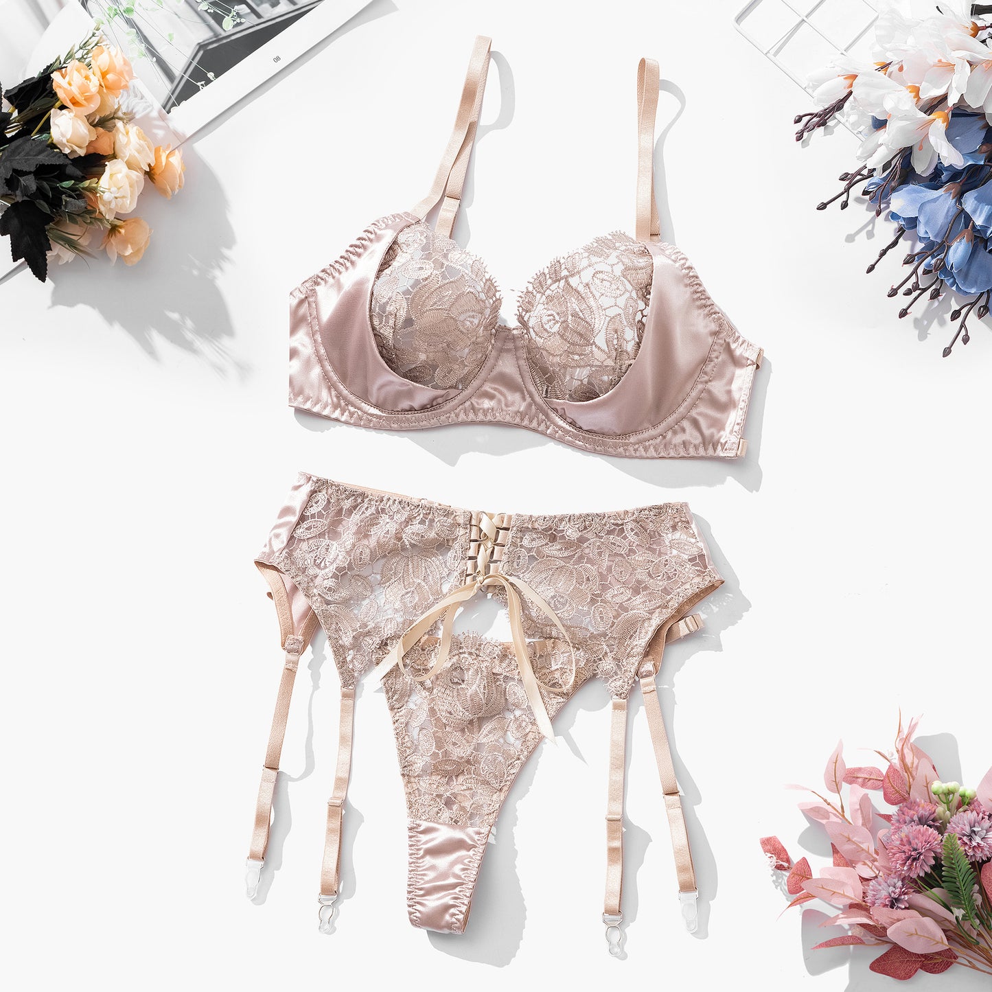 Sexy Lingerie Set with Ribbon Splicing and Flower Embroidery - Suspender Bra Suit