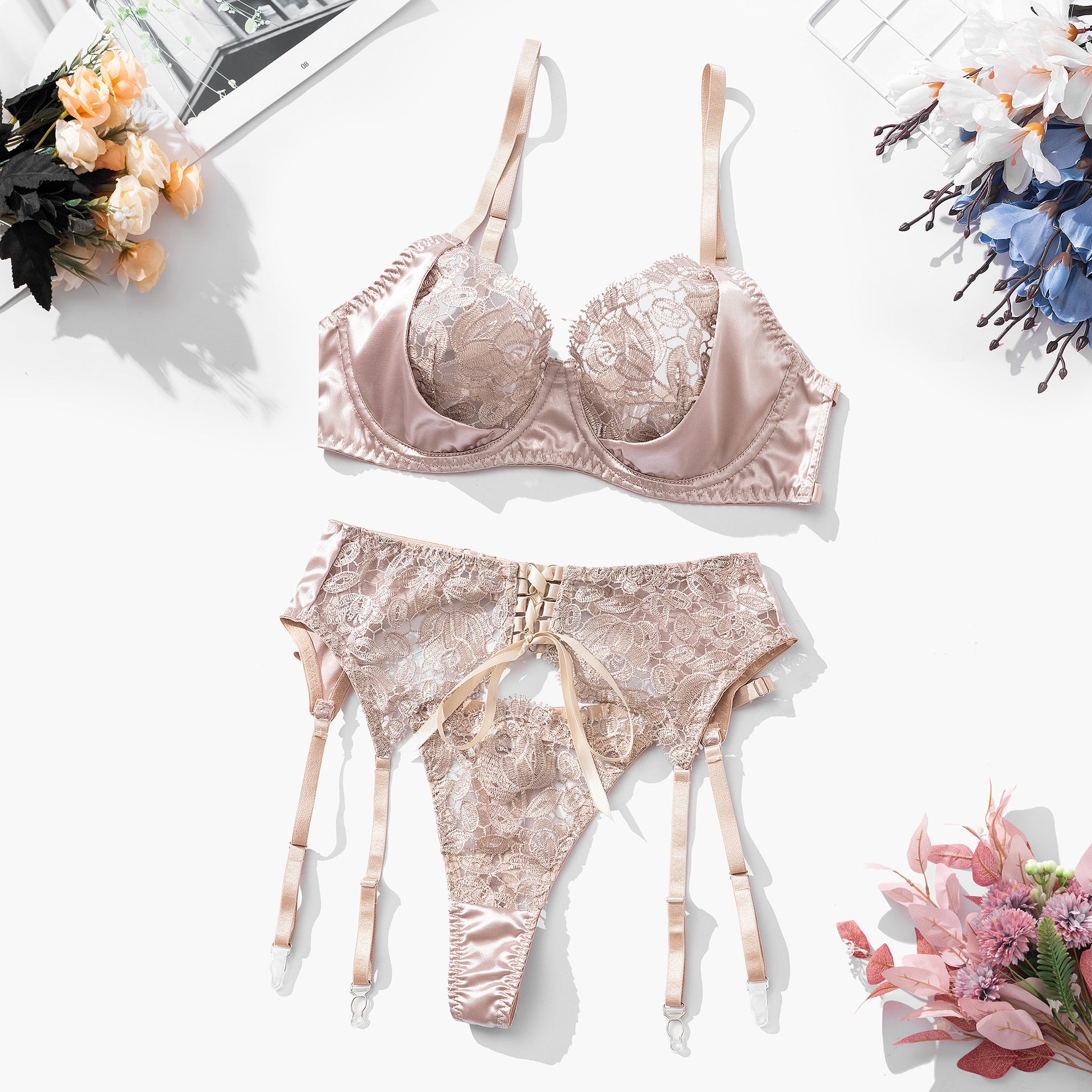 Sexy Lingerie Set with Ribbon Splicing and Flower Embroidery - Suspender Bra Suit