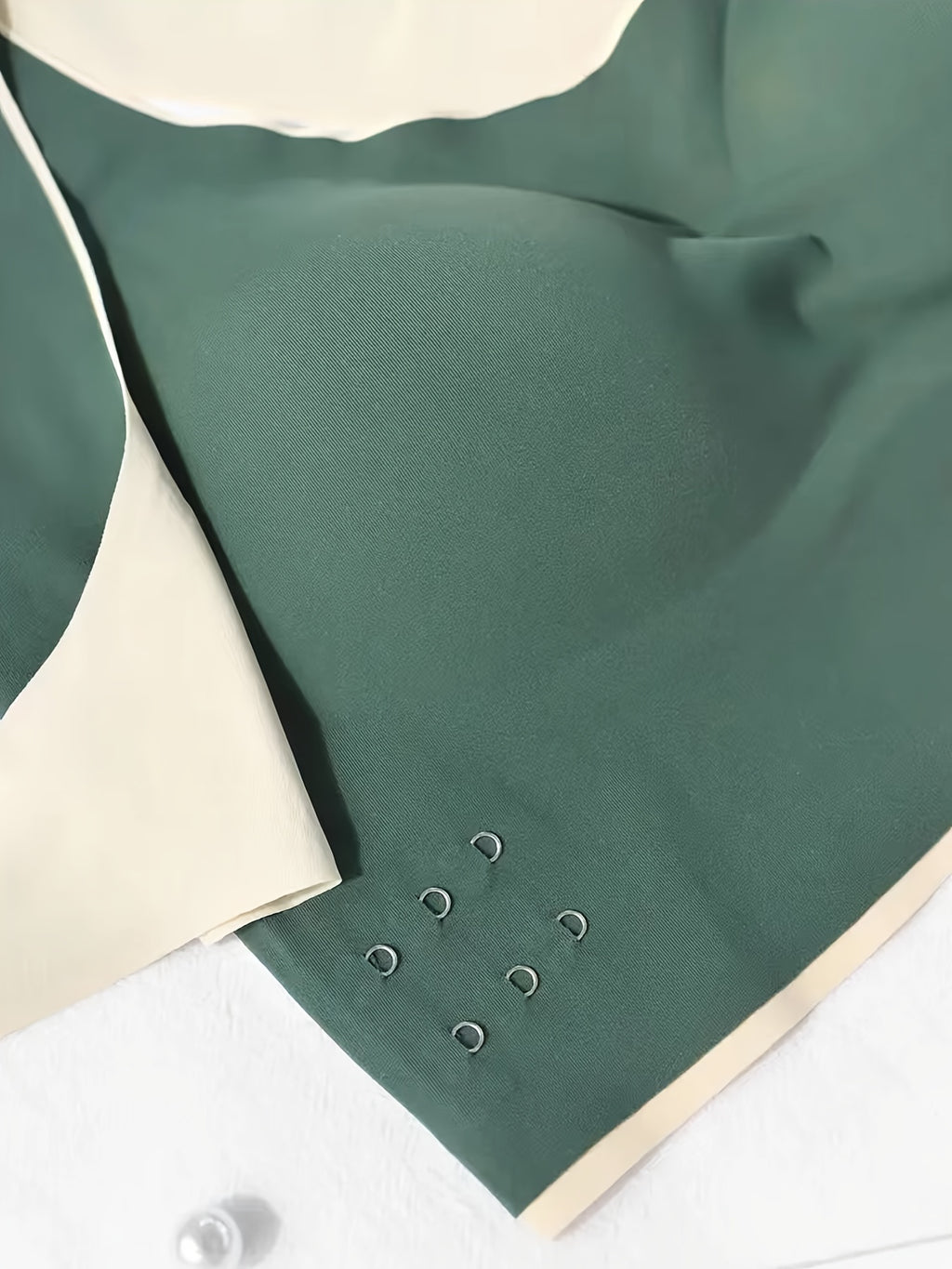 Set of 4 Women'S Front-Closure Sports Bras for Running And Yoga with a Beautiful Back Design.